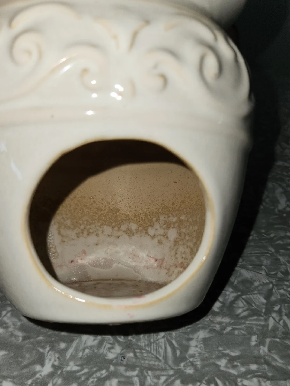 Yankee Candle Cream Decorative Ceramic Warmer with Scroll Motif